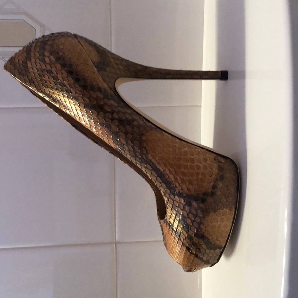 Brand NEW Gucci shoes!!!